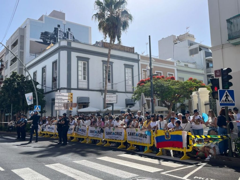 El Ayuntamiento fue uno de los puntos donde más gente se congregó.  