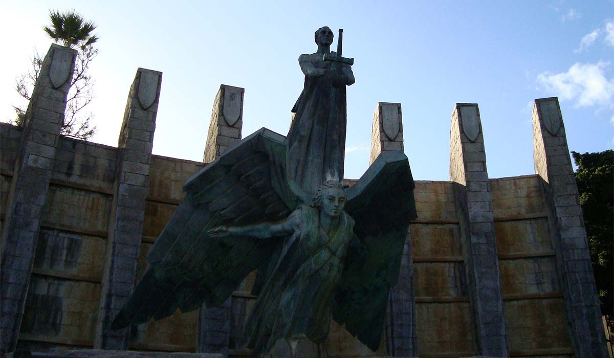 La Asociación de Memoria Histórica de Tenerife exige no dilatar la retirada del monumento a Franco