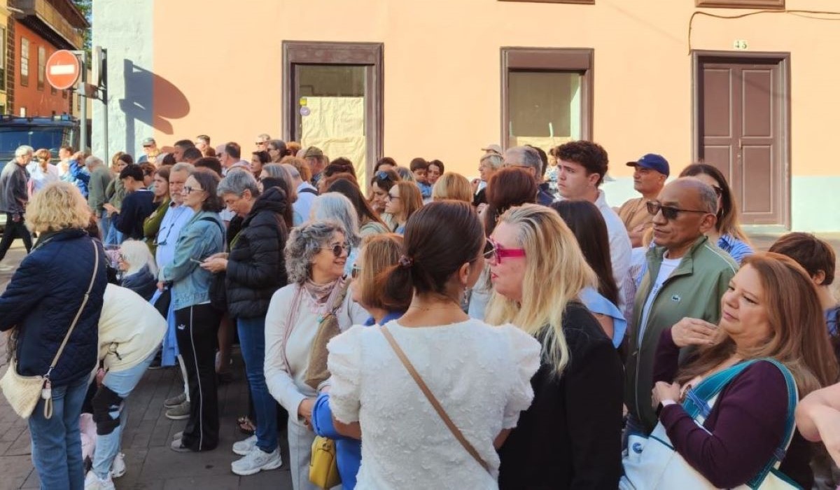 Caos en La Laguna para ver al papa: obligan a usar código QR para estar en la calle