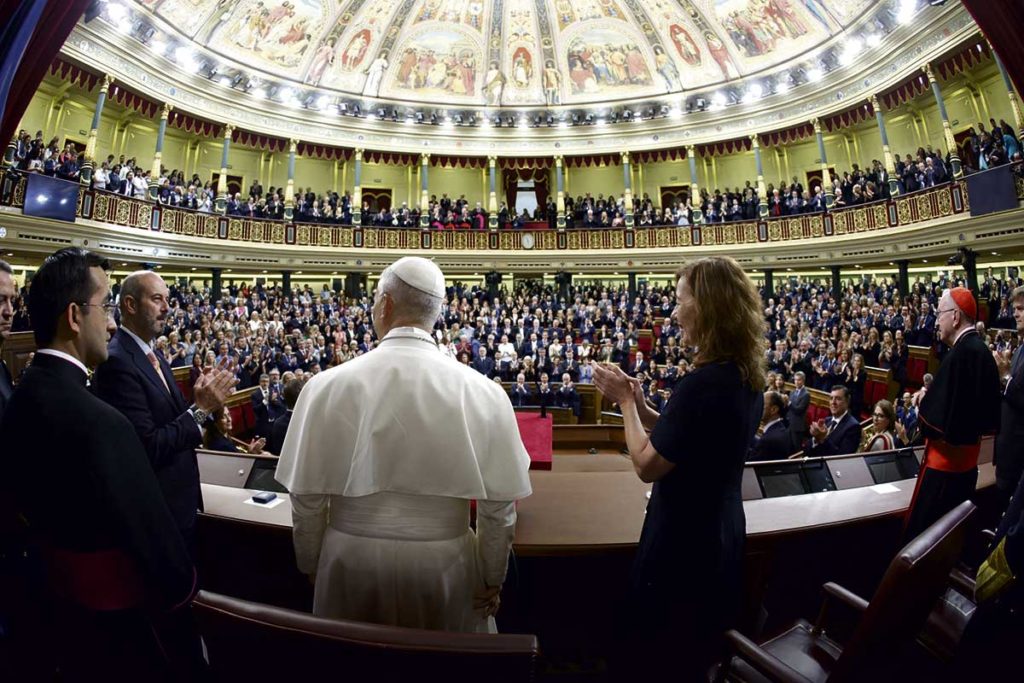 El papa exige a los políticos que sean responsables con la migración