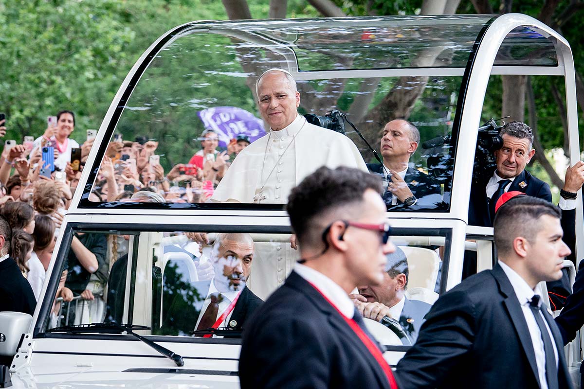 De La Salle al puerto: el recorrido del papamóvil de León XIV por Santa Cruz
