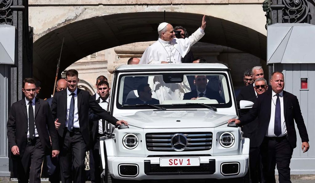 El Vaticano lo confirma: Tenerife fabricará un vehículo exclusivo para la visita del papa León XIV