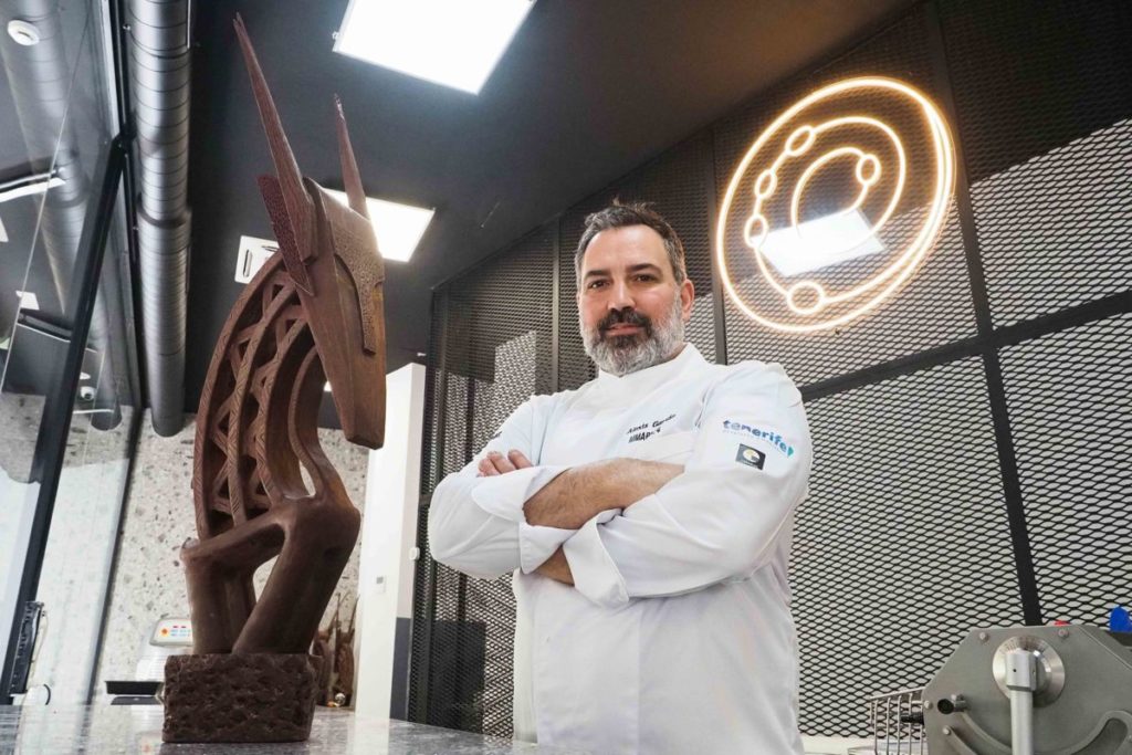 El tinerfeño Alexis García hace historia: se corona con el premio de la Academia Internacional de Gastronomía