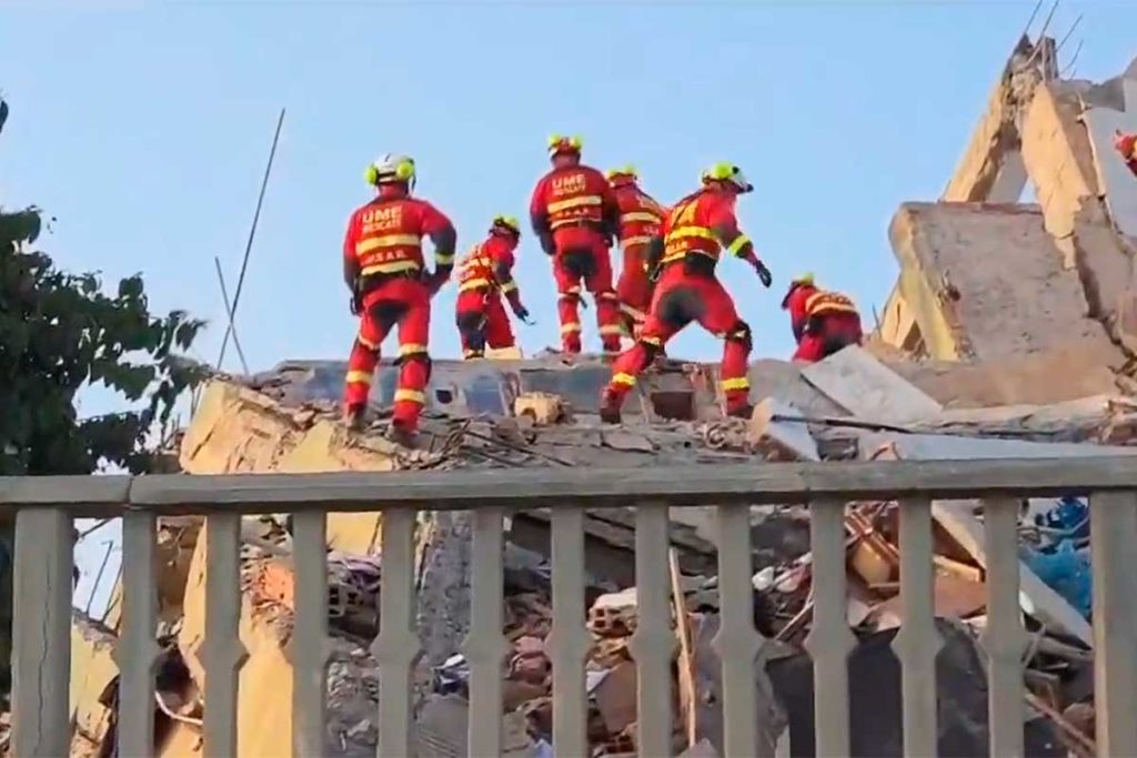 La UME rescata a una persona con vida tras permanecer 72 horas atrapada bajo escombros en La Guaira