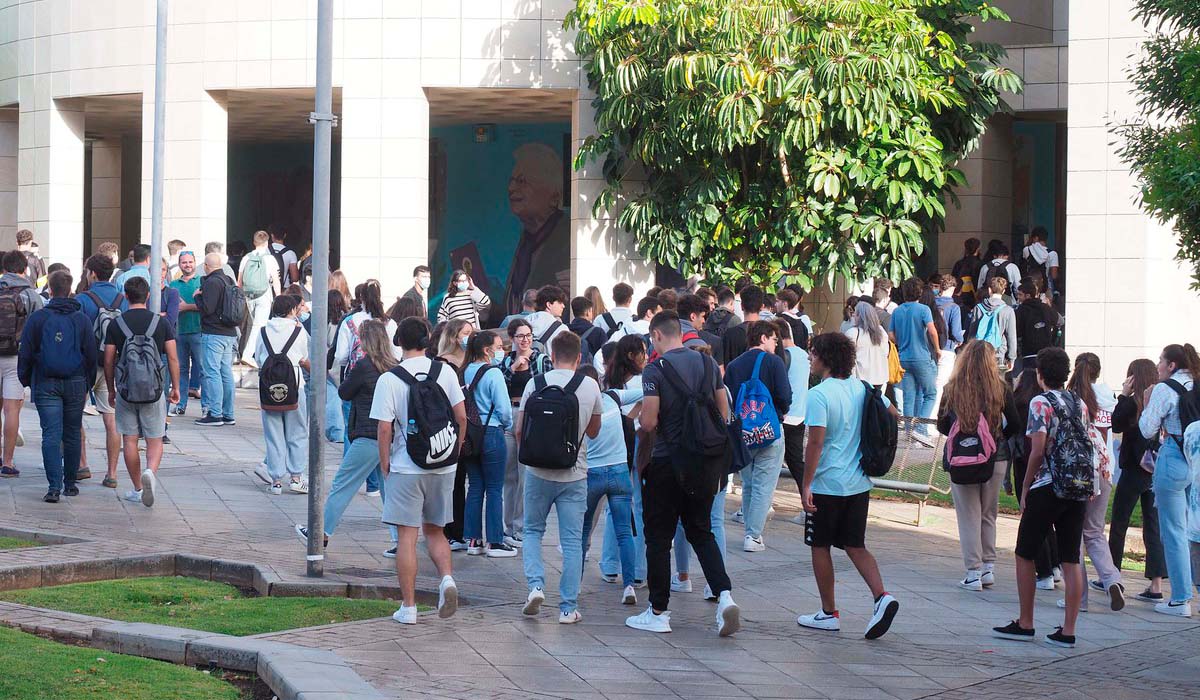 El BOC publica ayudas de hasta 360 euros para universitarios de Canarias: requisitos y plazo para pedirlas