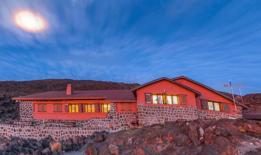Dormir en el Teide: el refugio de Altavista abre sus reservas este jueves con tarifas desde 29 euros