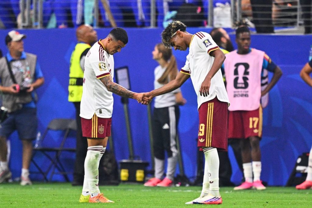 España da un baño a Francia y se mete en la final del Mundial (2-0)