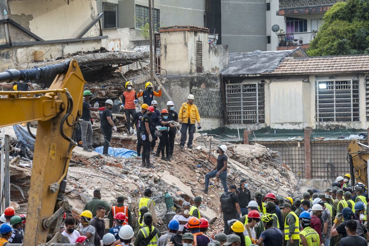 Venezuela eleva a 2.295 los fallecidos y a 11.267 los heridos por los terremotos