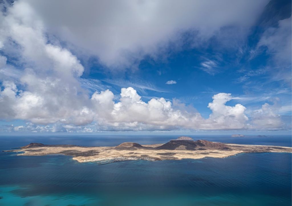 Ecologistas en Acción pide prohibir las excursiones en coche en La Graciosa