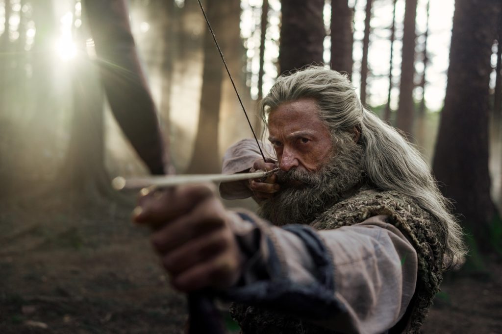 En La muerte de Robin Hood, Hugh Jackman da vida al legendario personaje en el ocaso de su vida.