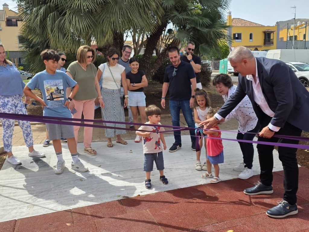 El Ayuntamiento de La Laguna finaliza la remodelación del parque infantil de Villa Hilaria