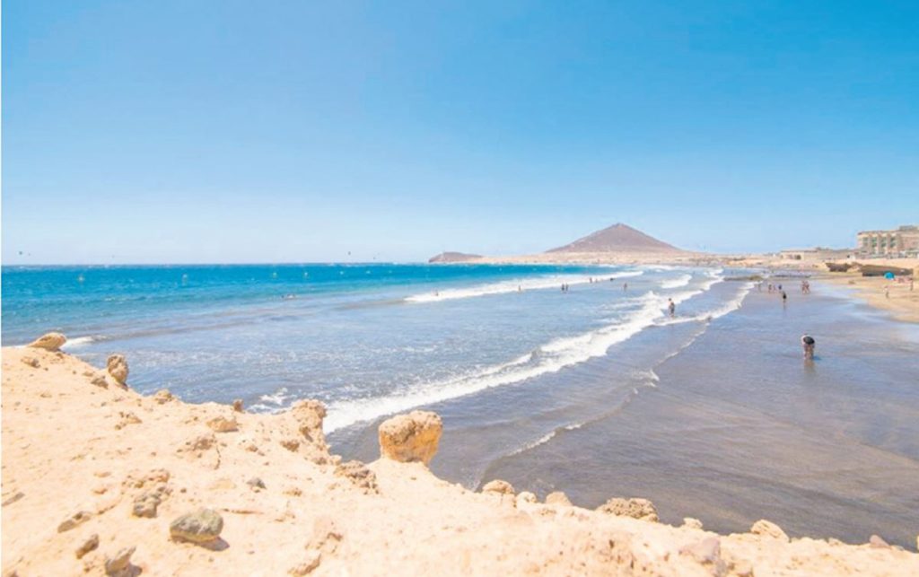 Granadilla Residents Protest Council Plans for New Beach Bars in El Médano