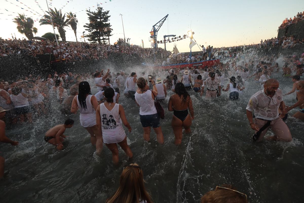 Puerto de la Cruz se rinde a la patrona de los marineros y a San Telmo