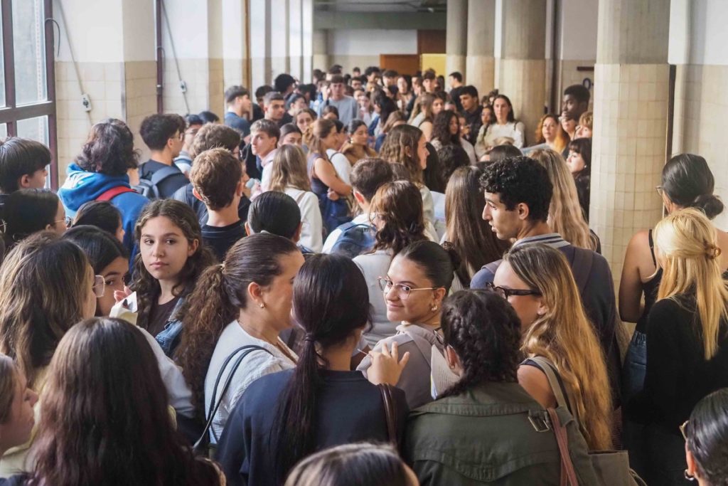Si eres universitario, esto te interesa: el Ministerio de Educación lanza becas de 2.000 euros