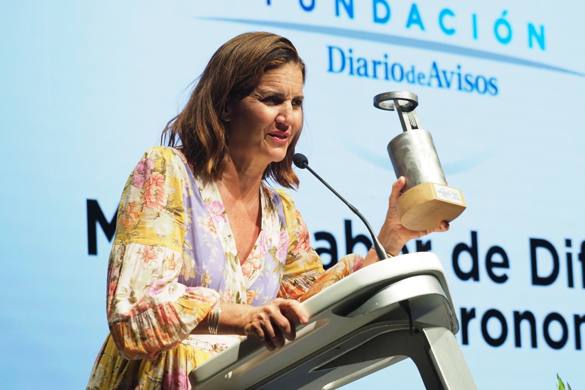 Samantha Vallejo-Nágera durante su intervención en los 41 Premios Nacionales de Gastronomía de DIARIO DE AVISOS, donde fue reconocida con por la Mejor Labor de Difusión de la Gastronomía. | Sergio Méndez