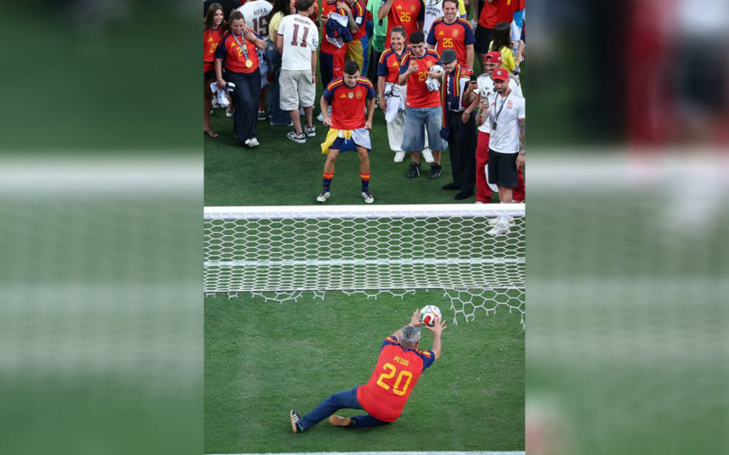 Pedri le lanza un penalti a su padre, Fernando, tras la final del Mundial de Fútbol 2026, que ha tenido lugar en Nueva York. | Instagram