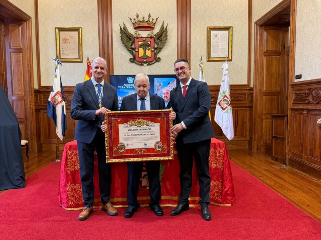 Jesús Rodríguez Delgado, nombrado Villero de Honor por su labor en la preservación del arte efímero de La Orotava