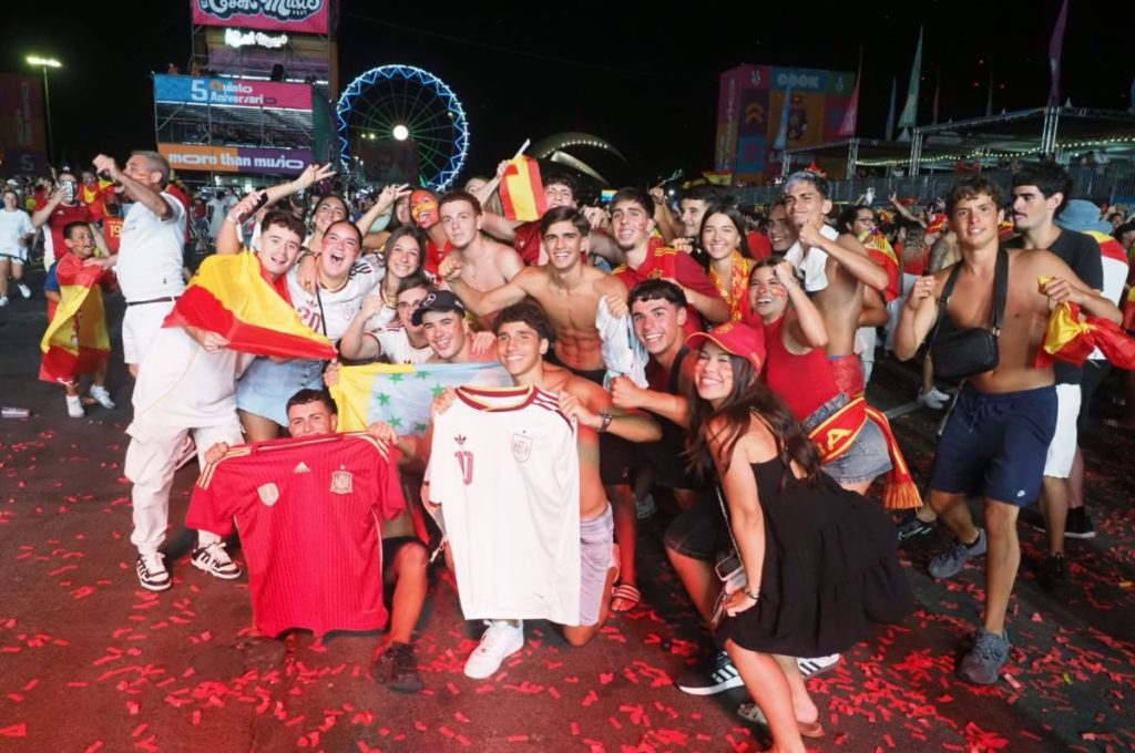 Así se vivió en Tenerife la victoria de España en el Mundial: miles de aficionados tomaron las calles