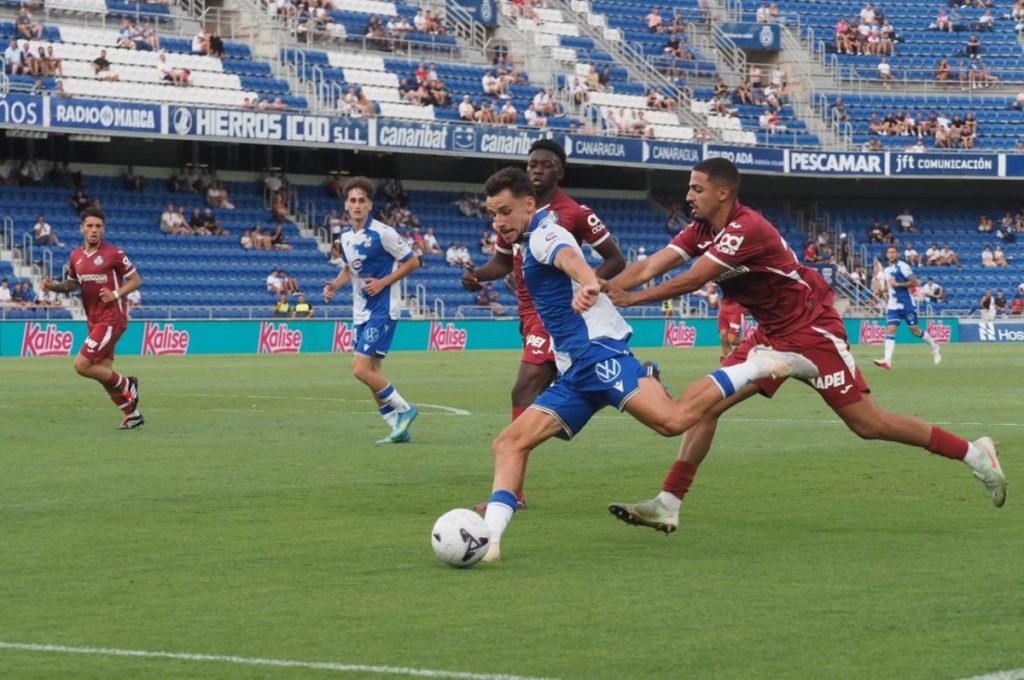 Los tinerfeñistas realizaron una buena primera mitad en la que fueron superiores al Getafe, de Primera División; en la segunda se desdibujaron con el carrusel de cambios. | Sergio Méndez