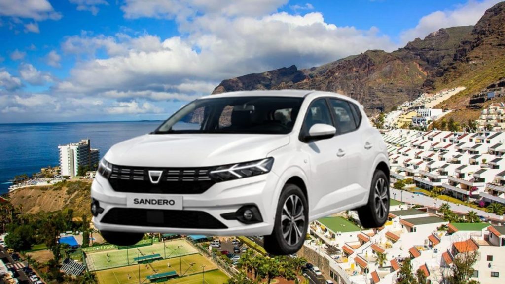Fotomontaje de un Dacia Sandero sobre una vista de Puerto de Santiago, en Tenerife, tras el sorteo en el que resultó premiada la papeleta número 2.614