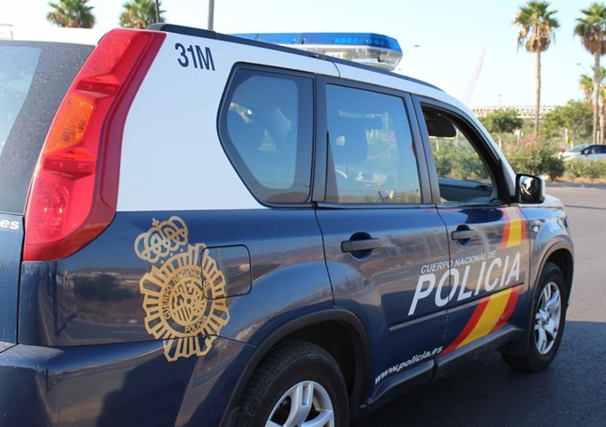 Cuatro encapuchados atracan una joyería en un popular centro comercial en Canarias
