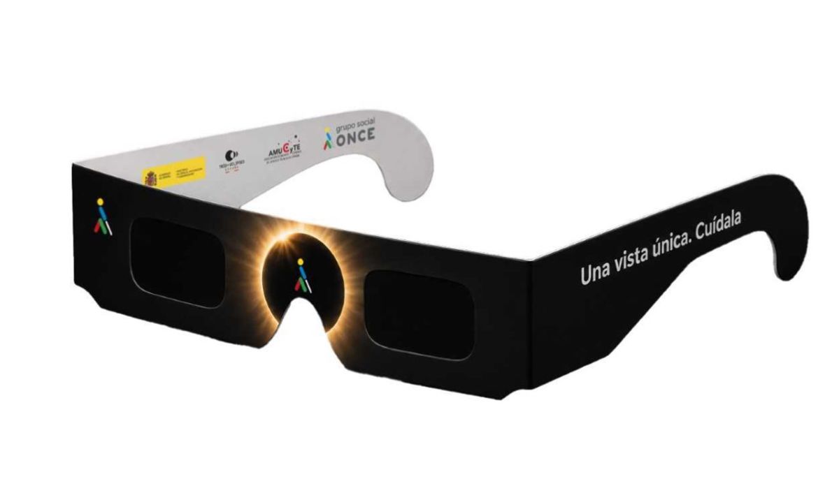 Tipo de gafas que se reparten desde mañana en Tenerife para ver el eclipse solar del 12 de agosto. | DA
