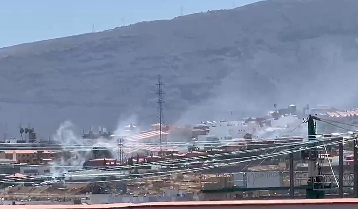 Un conato de incendio en Candelaria alerta a los vecinos por su proximidad a las casas