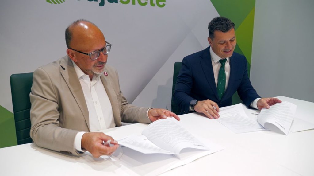 Cajasiete y el Clúster de Enoturismo de Canarias firman un nuevo convenio para impulsar el desarrollo del enoturismo en el Archipiélago