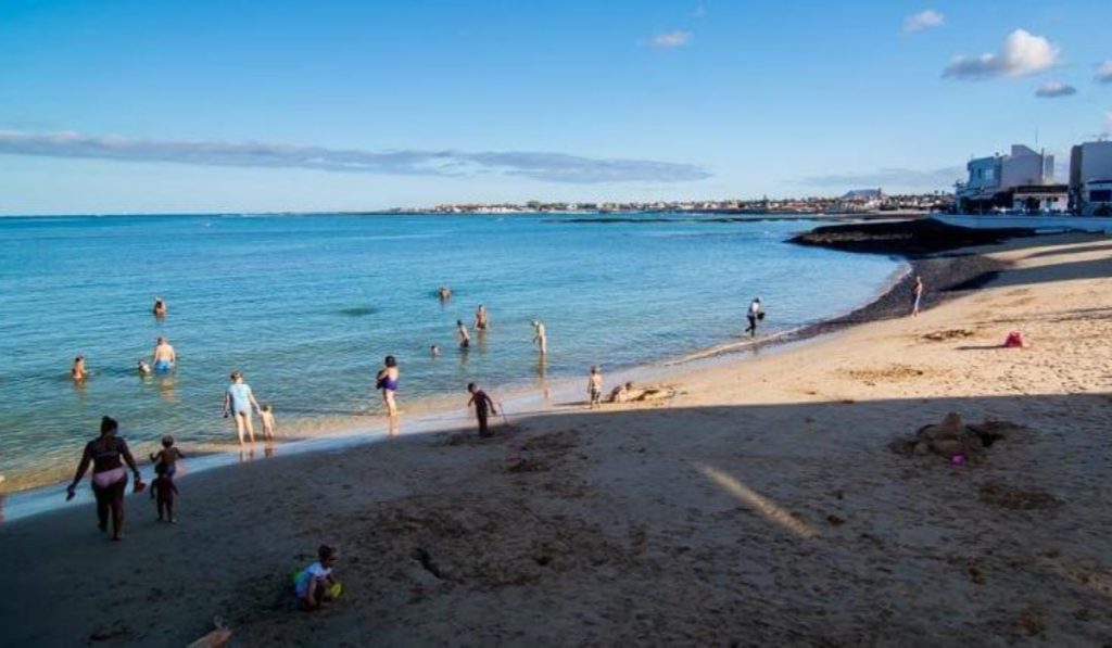 Muere un hombre tras ser rescatado en una playa de Fuerteventura