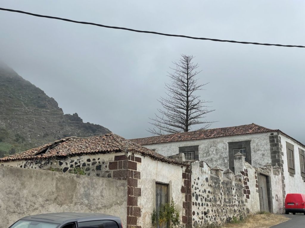 La Hacienda de San Juan de Taco y la ermita ubicada en la edificación principal, presentan un grave estado de deterioro, sobre todo esta última donde se ha derrumbado parte del techo, que deja la estructura expuesta a la entrada de agua y humedad. DA