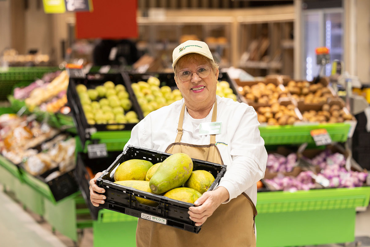 HiperDino apuesta por la papaya canaria y compra 1.000 toneladas de esta nutritiva fruta en 2025