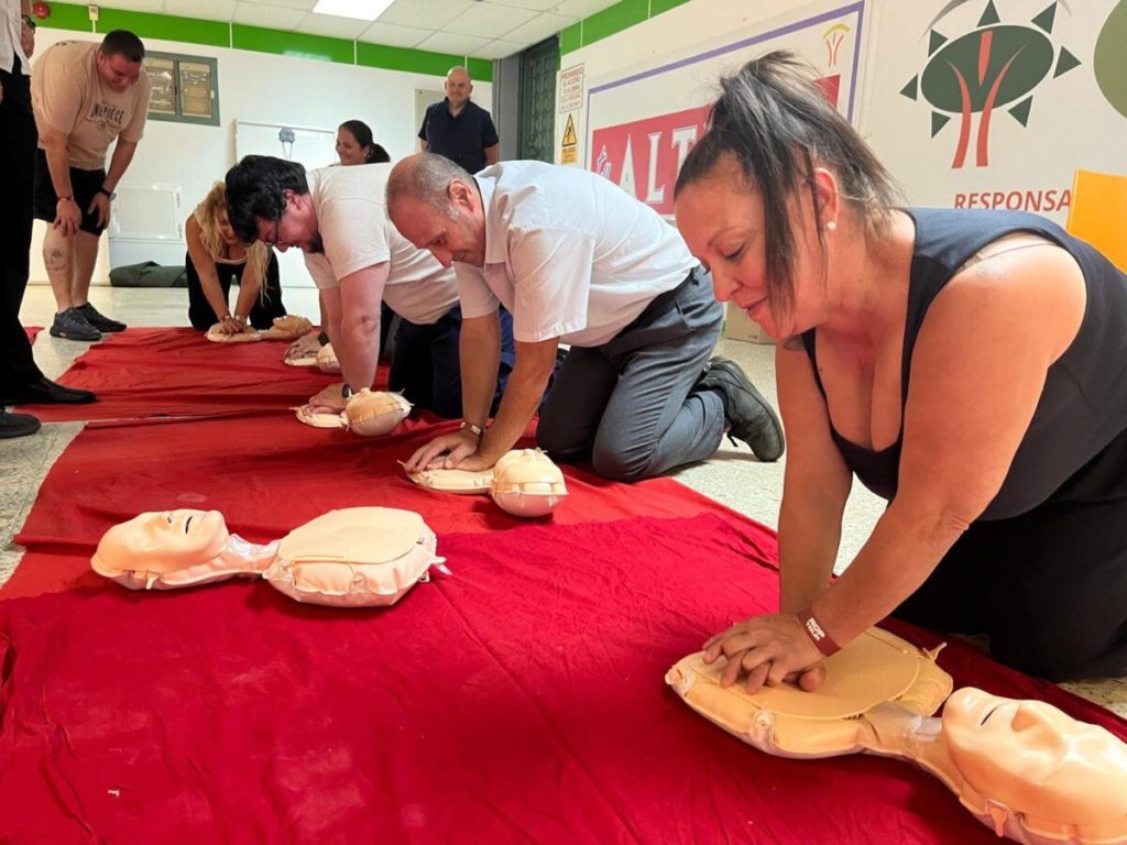 Grupo Jesuman impulsa el primer proyecto de Supermercados Cardioprotegidos en Canarias junto a Vivest Ibérica