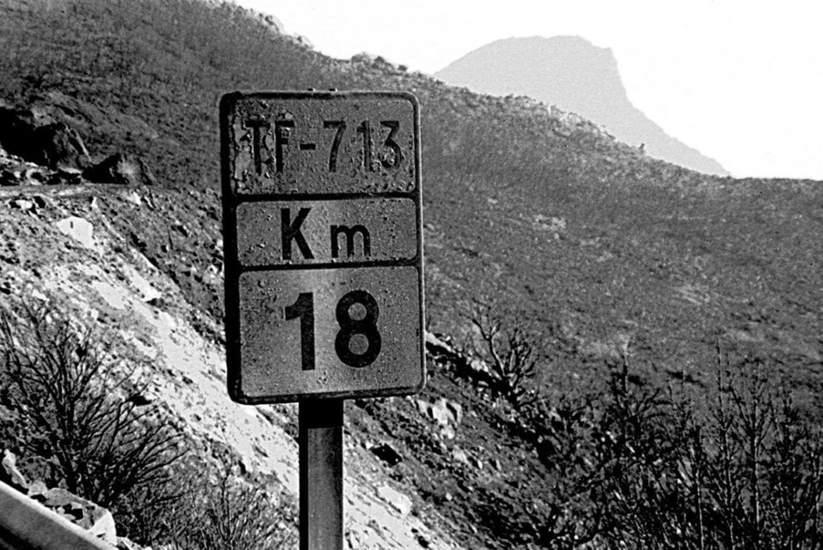 Todos los fallecidos perdieron la vida en la hoy carretera G-2,. a la sombra del roque de Agando / PABLO AFONSO