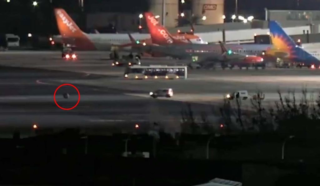Un neumático de Ryanair siembra el caos en el aeropuerto de Lanzarote
