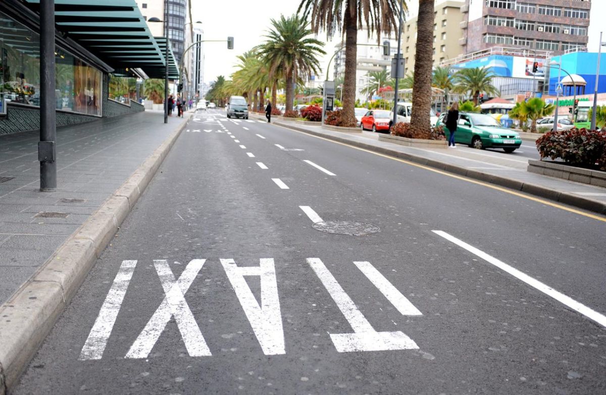 Los ciudadanos podrán aparcar de noche en zonas reservadas a taxis en Santa Cruz de Tenerife
