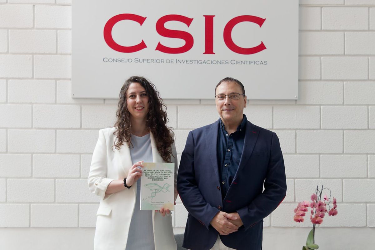 Patricia Asensio junto al director de la tesis, José Manuel Pérez. | DA