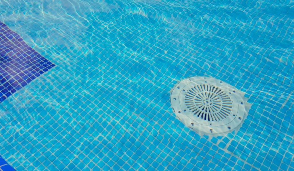 Dramático rescate en la piscina de un hotel de Gran Canaria: a punto de morir succionado por el filtro