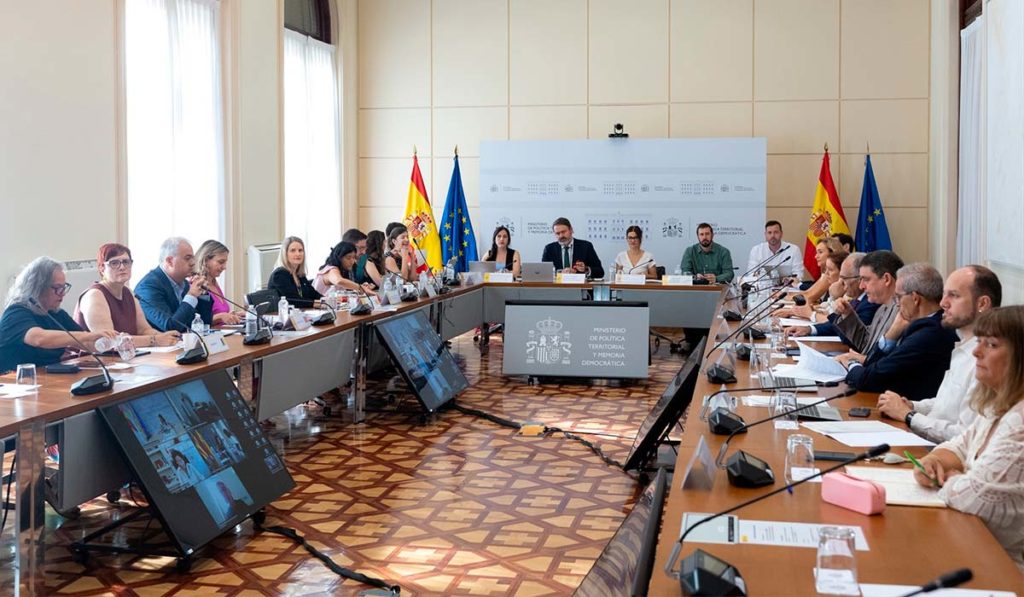 Canarias exige más fondos estatales para menores migrantes tras aprobarse el reparto de 35 millones