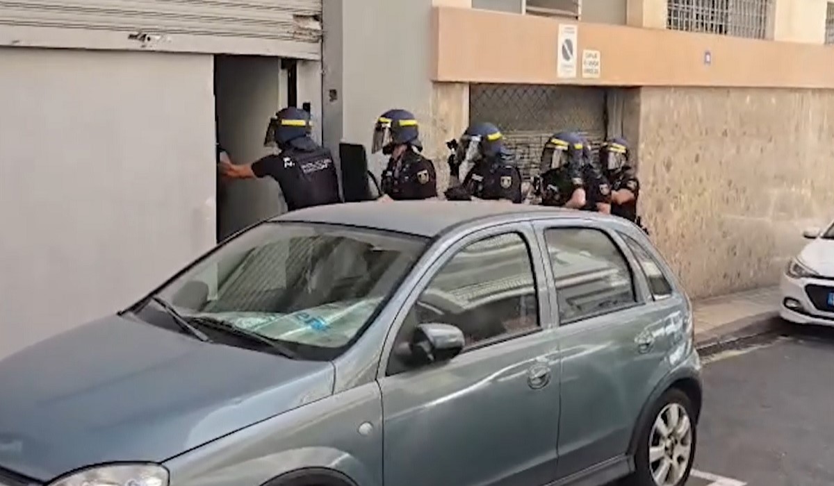 La Policía desmantela un punto de venta de droga oculto en una asociación de Santa Cruz de Tenerife