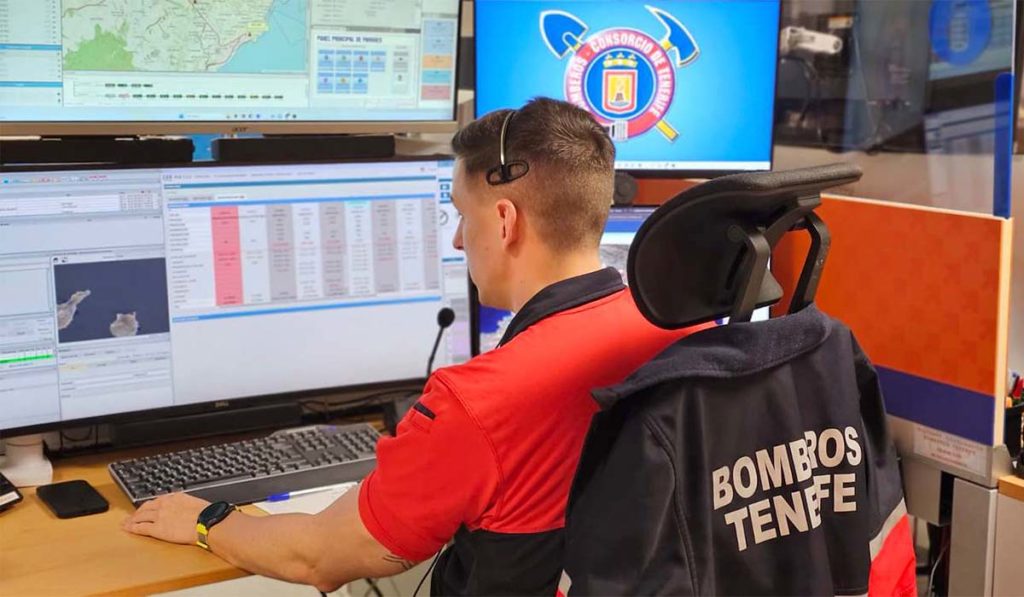 Accidente de tráfico en la TF-64: atrapados tras una colisión frontal