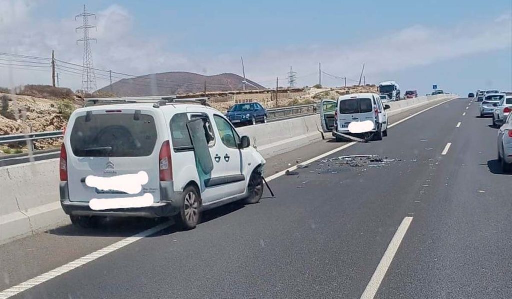 Colas en la TF-1 por una colisión: ruegan precaución