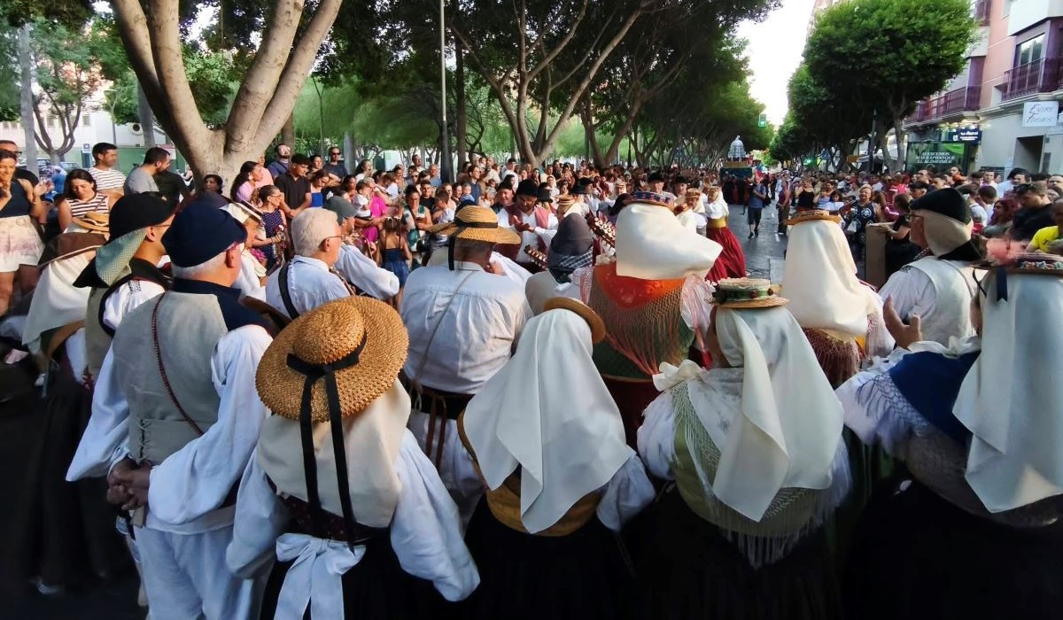 El bailarín de La Palma que se desplomó en una actuación está estable: “Han sido horas complicadas”
