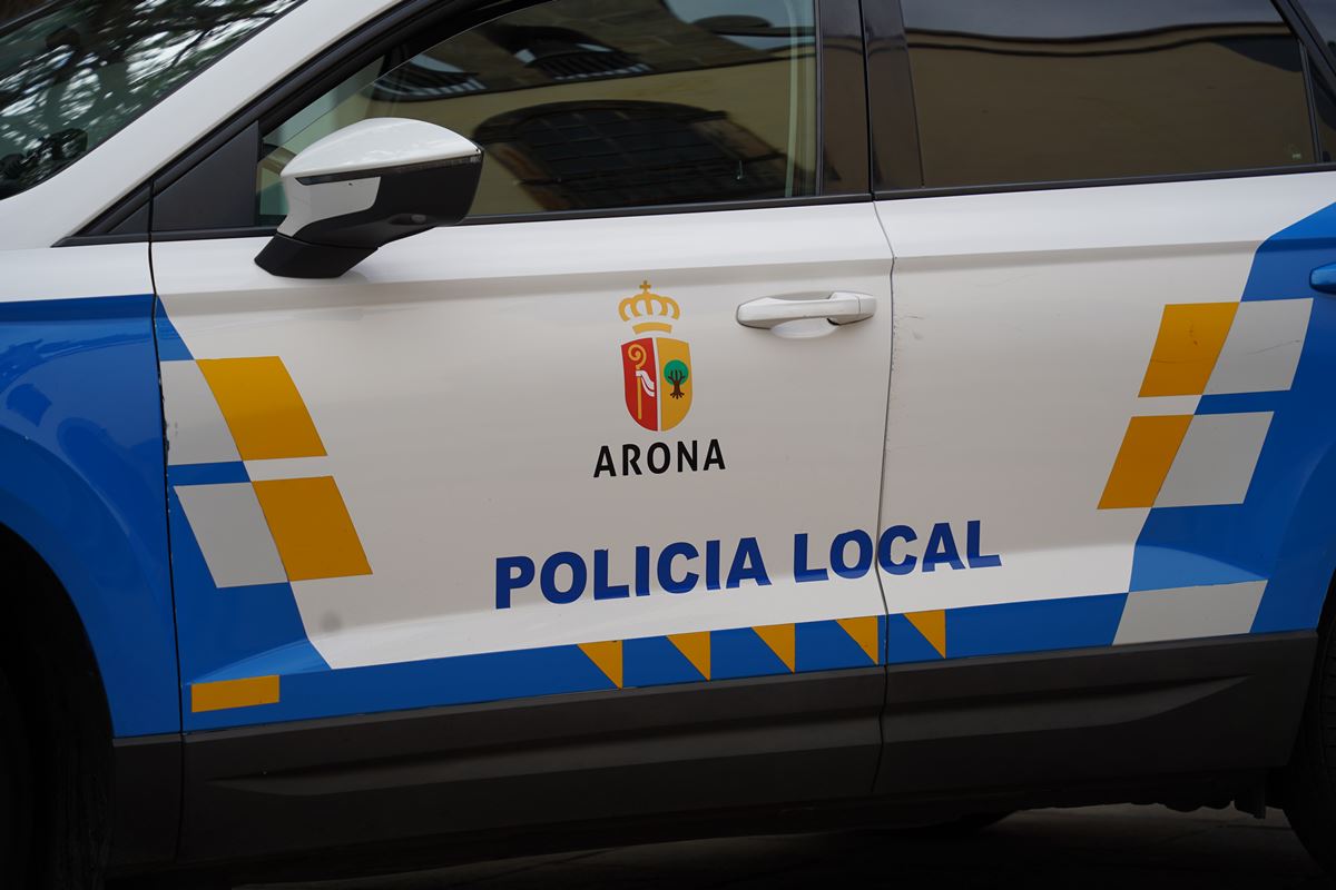 Sorprendidos en Arona con martillo y cincel cuando intentaban okupar una vivienda