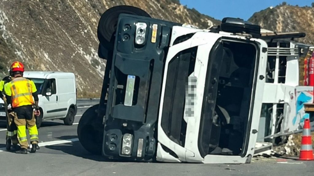 Accidente en la TF-1: el vuelco de un camión provoca importantes retenciones