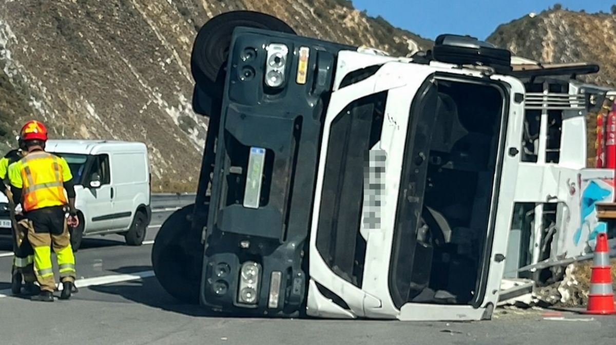 Accidente en la TF-1: el vuelco de un camión provoca importantes retenciones