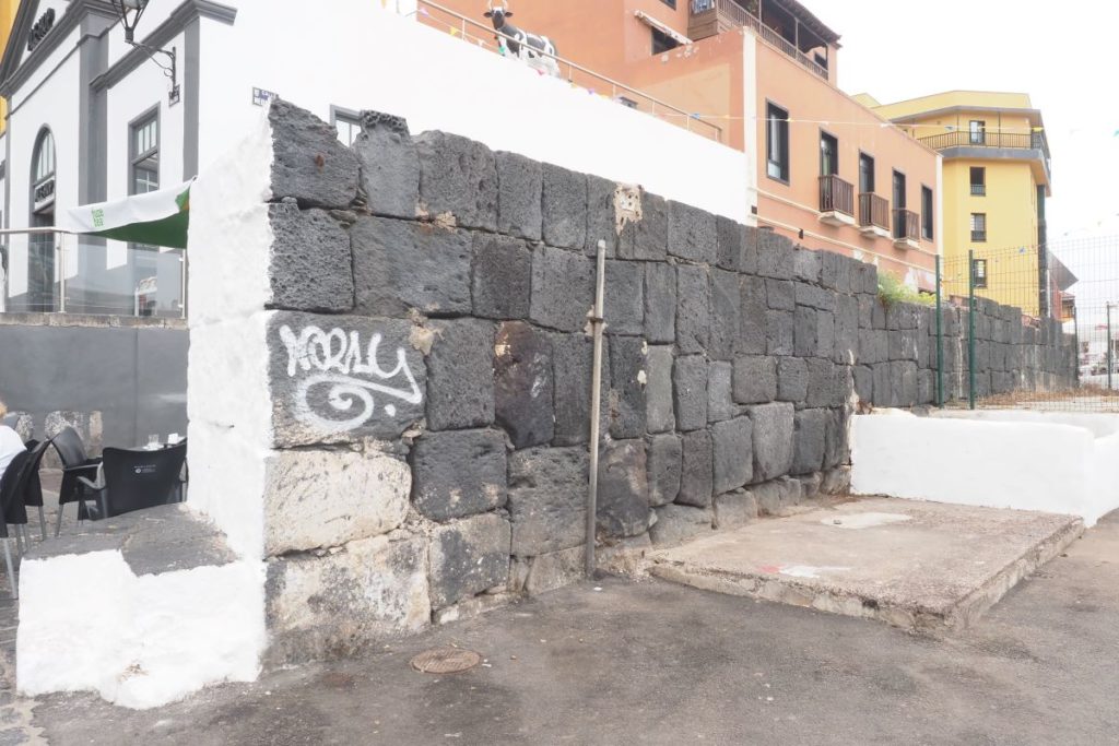 La muralla de casi 400 años que pocos conocen y que esconde parte de la historia de Puerto de la Cruz