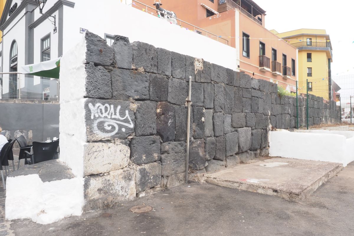 La muralla de casi 400 años que pocos conocen y que esconde parte de la historia de Puerto de la Cruz