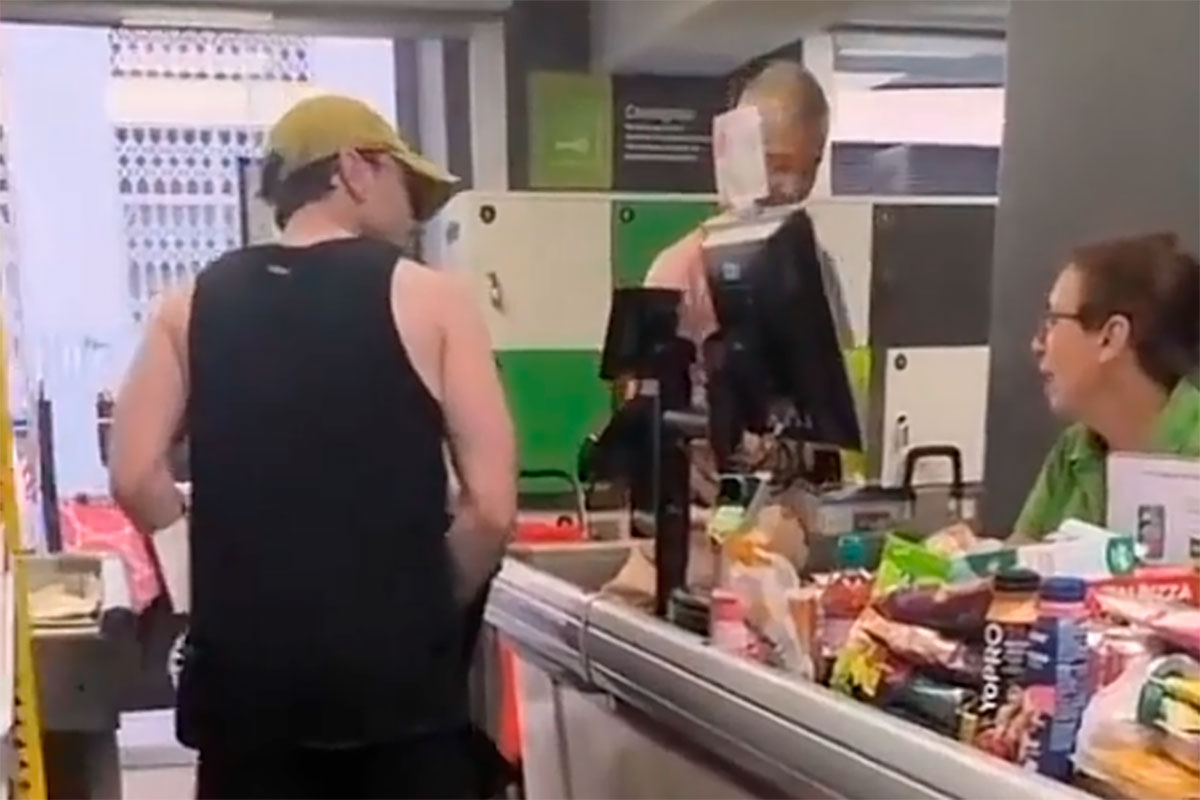 "Harry Potter y la orden del gofio escaldado": pillan a Daniel Radcliffe haciendo la compra en HiperDino