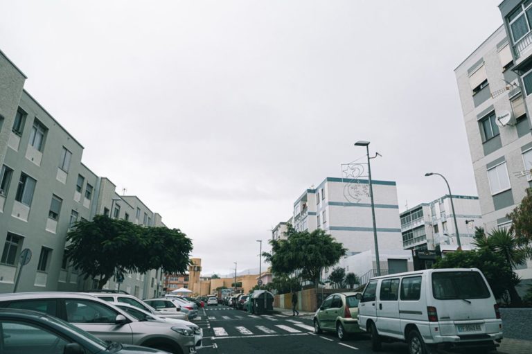 Luz verde a las obras de El Cardonal: 25 millones para reformar 438 viviendas en La Laguna