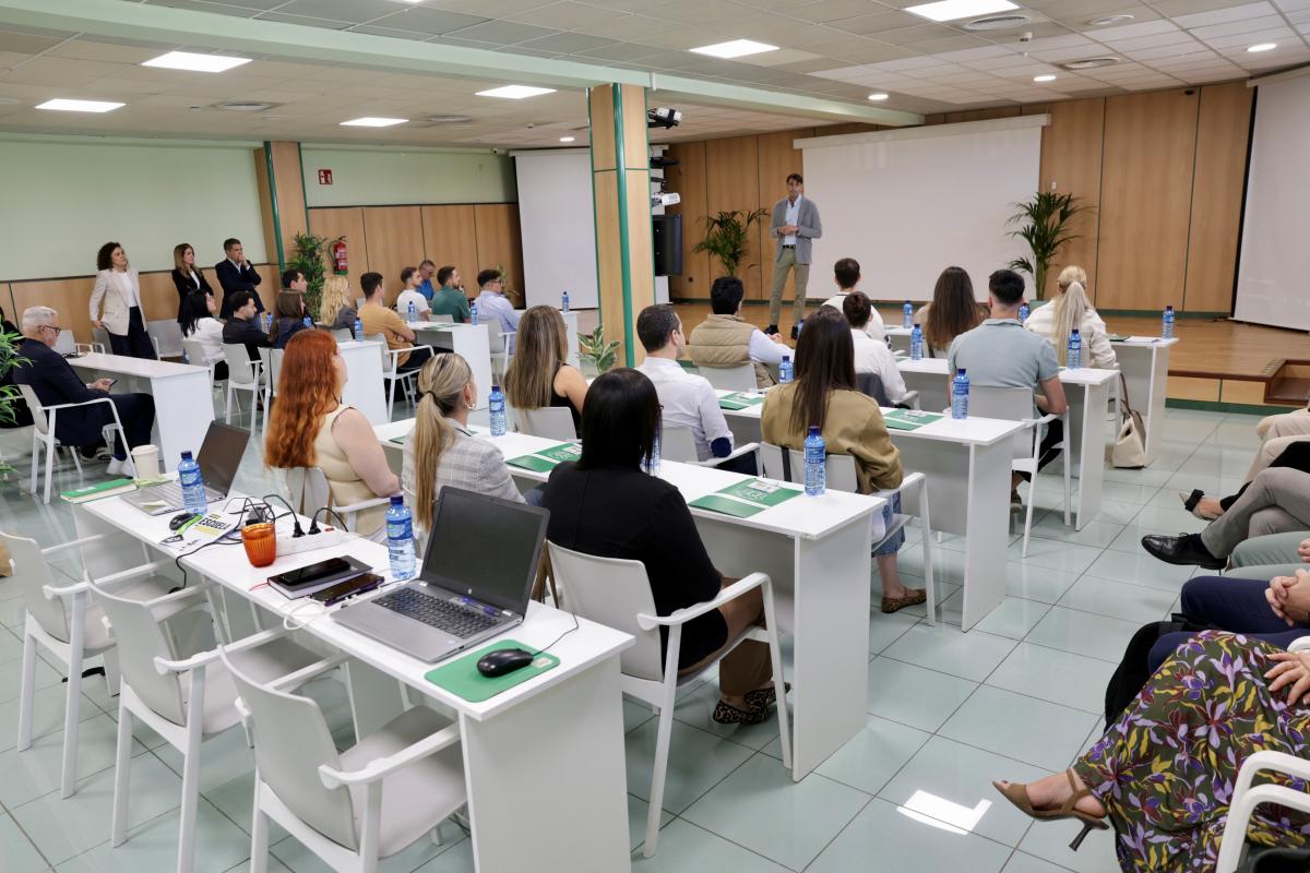 HiperDino selecciona talento para su programa de formación remunerada “Escuela de Mandos”